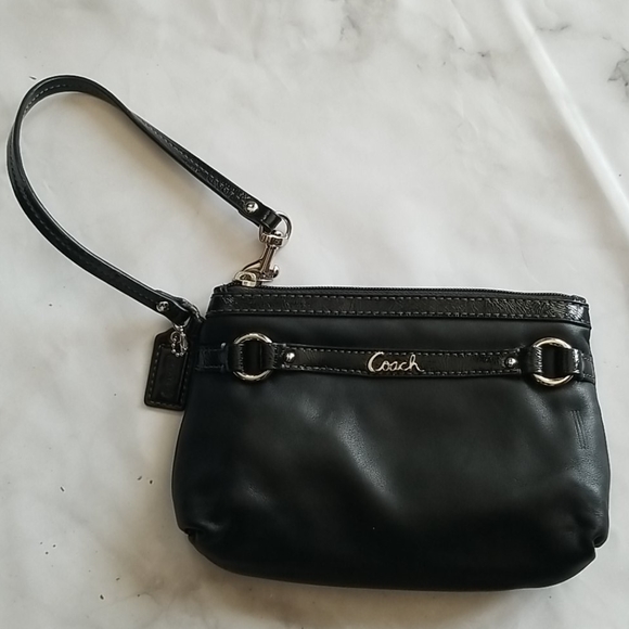 Coach Handbags - Coach wristlet